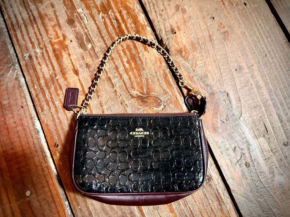 Coach Signature Avary Clutch Bag Womens Black Patent Chain Wristlet